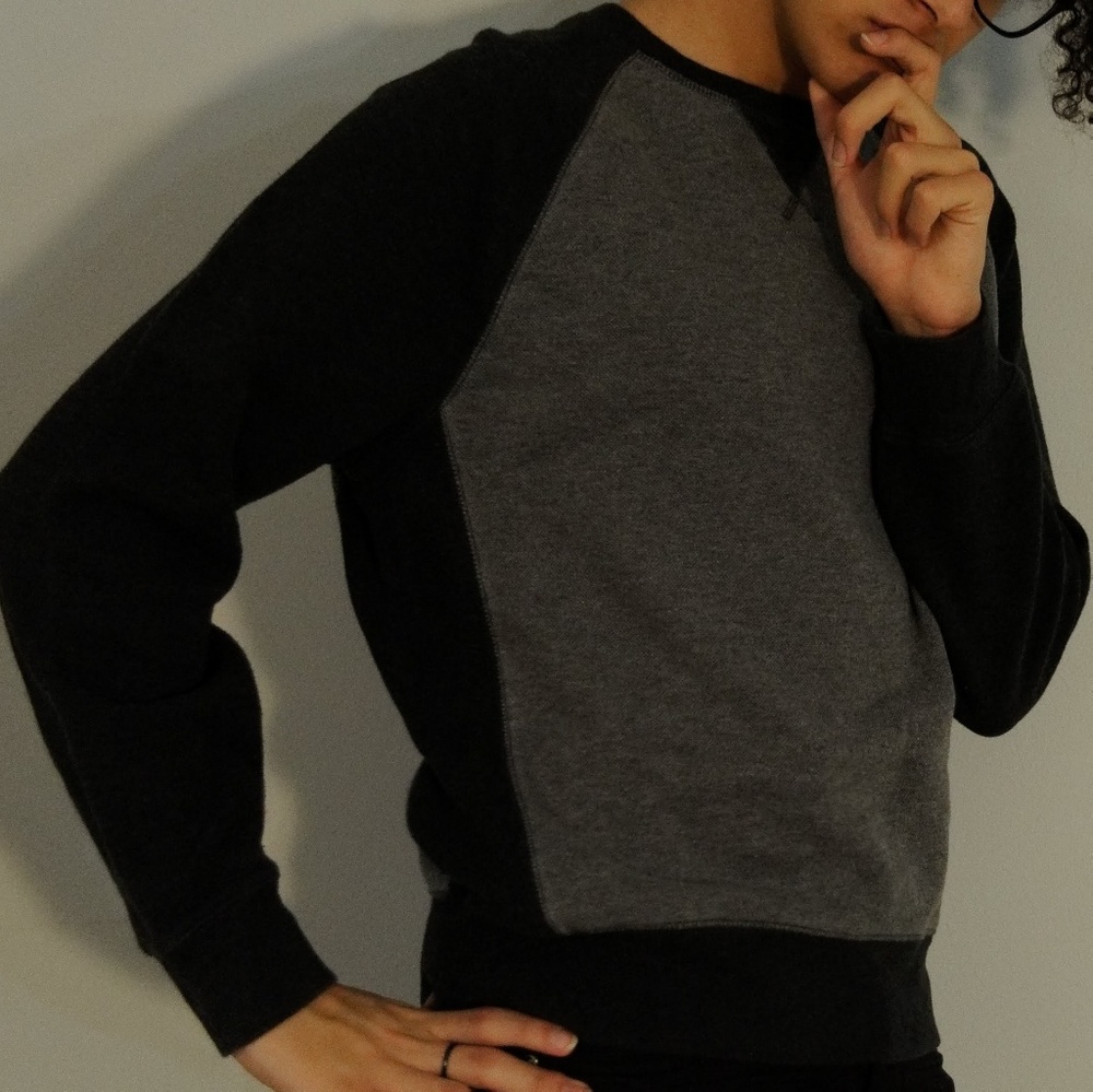 🍁 Sweater 🍁 - Picture 1 of 5